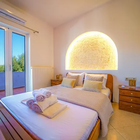 Lima Pool & Jacuzzi Chania Villa *
