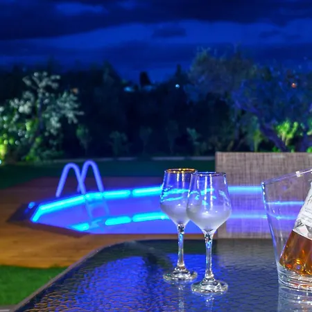 Lima Pool & Jacuzzi Chania Villa