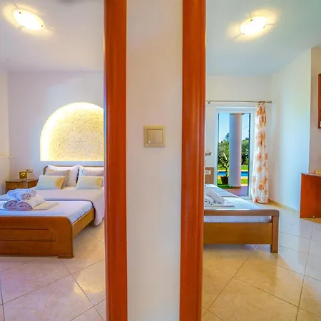 Lima Pool & Jacuzzi Chania וילה *