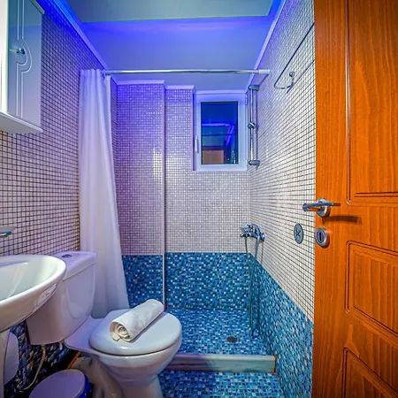 Lima Pool & Jacuzzi Chania *