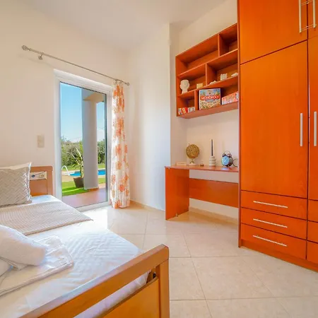 Lima Pool & Jacuzzi Chania וילה *